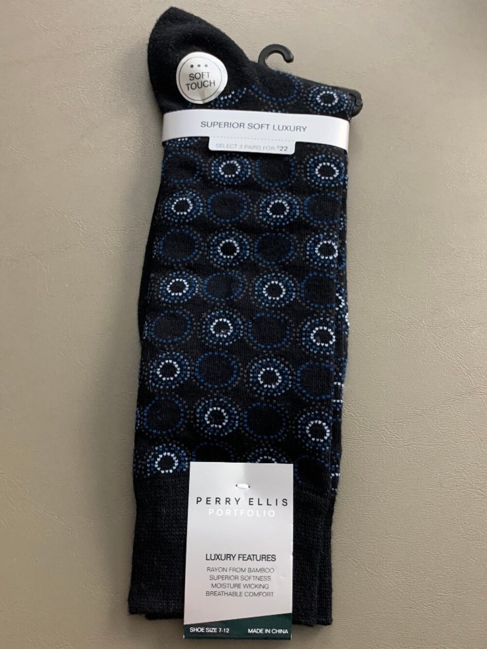 Perry Ellis Portfolio Men's 1-Pack Dress Socks, Black Multi Medallion, One Size
